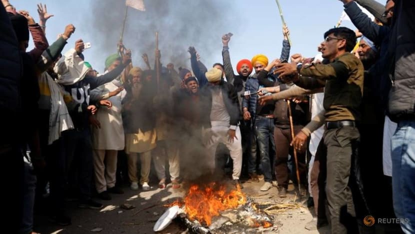 India farmers press on with protest despite offer to talk