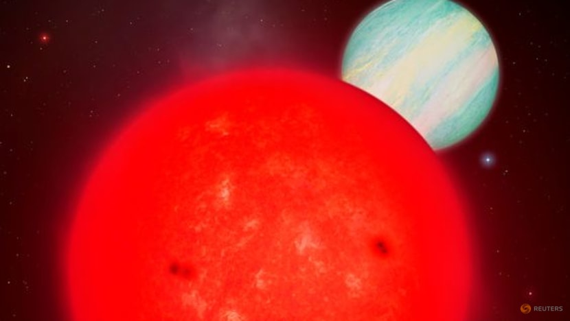 Scientists puzzled by giant planet detected orbiting tiny star