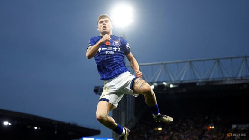 Leicester deny Ipswich first win with last-gasp Ayew equaliser