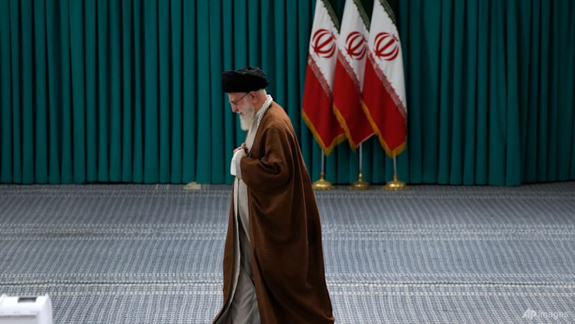 How does Iran's theocratic system of power work?