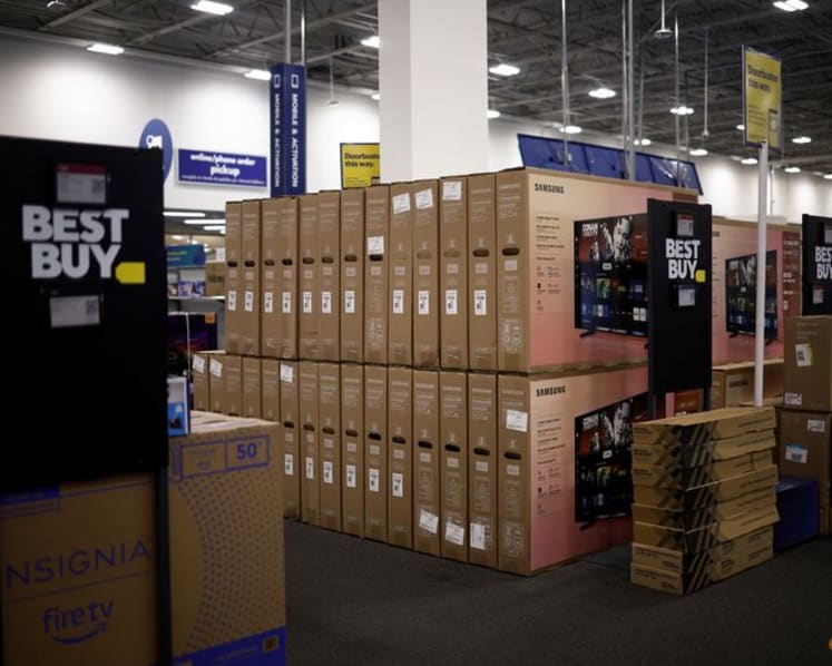 Best Buy forecasts upbeat sales as AI gadgets boost demand; shares rise