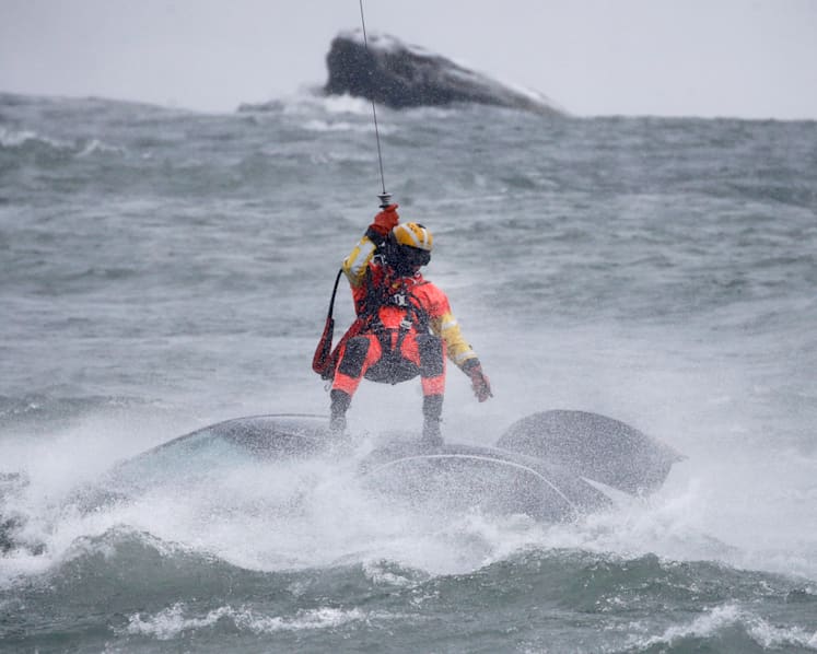 Coast Guard diver pulls body from car above Niagara Falls