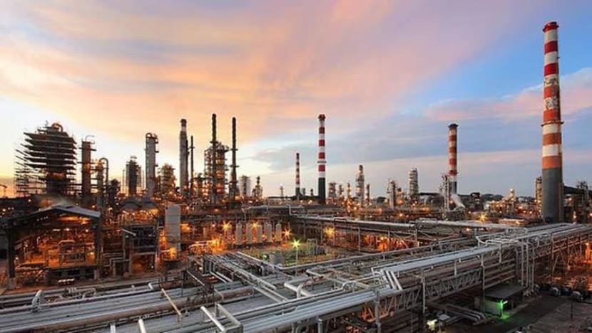 Loji minyak ExxonMobil di Pulau Jurong terbakar Loji minyak ExxonMobil di Pulau Jurong terbakar