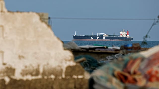 伊朗称不会关闭霍尔木兹海峡 但船只须同海军协调