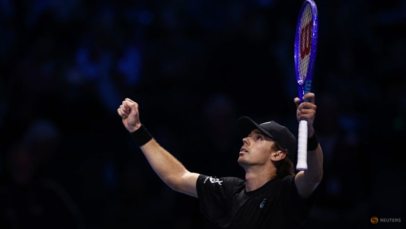 De Minaur banishes demons and reaches ATP Finals last four