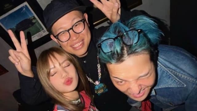 G-DRAGON与BLACKPINK Lisa梦幻联动！嘟嘴眨眼合照引爆韩流圈