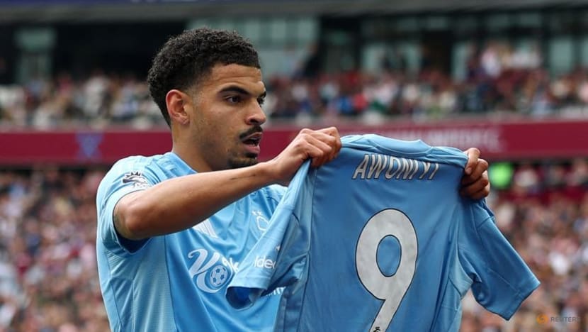 Midfielder Gibbs-White pens new Forest deal to 2028