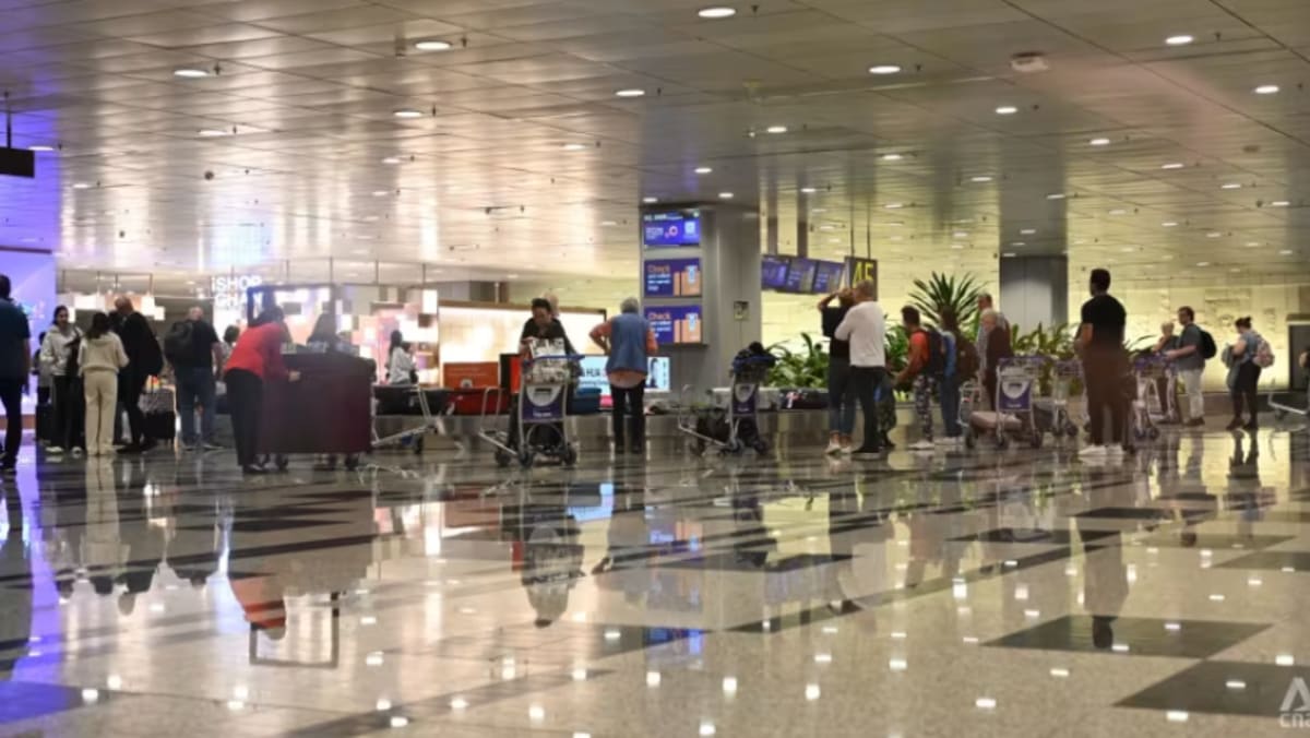 Penutupan Lapangan Terbang Heathrow: Penumpang di SG mahu ubah, batal