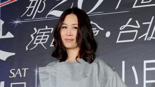 那英摔倒无法起身　节目组仍继续拍遭骂！