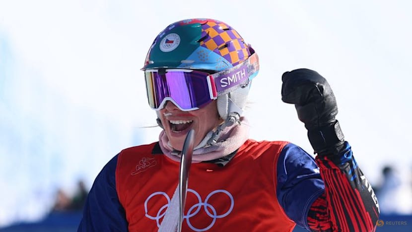 Snowboard-Australian Baff sprints to first gold in women's cross