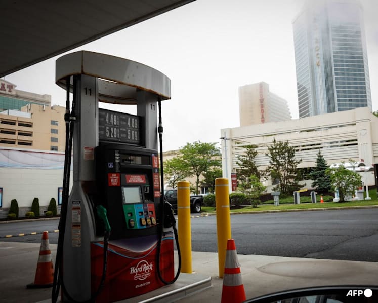 Oil prices bounce higher after new US strikes on Iran