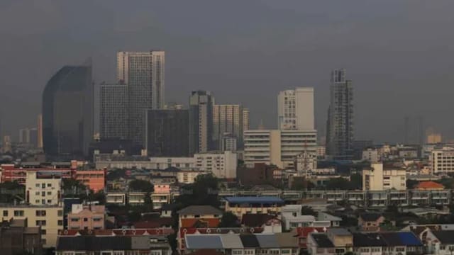 受农田火患影响 泰国曼谷本周浓雾笼罩