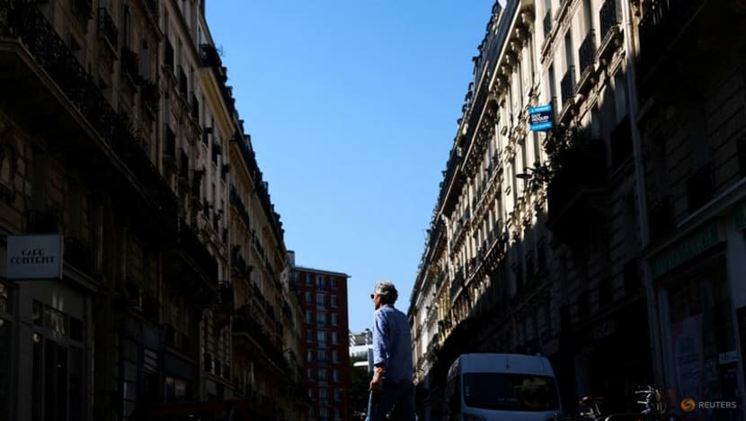 Woman escapes botched kidnapping in Paris as gangs target crypto wealth Woman escapes botched kidnapping in Paris as gangs target crypto wealth