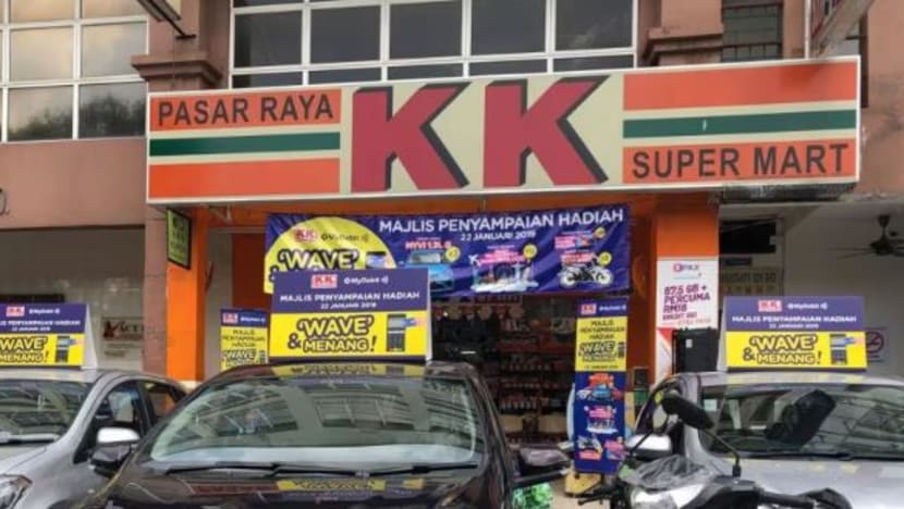 Kontroversi jual stoking kalimah Allah: Polis Malaysia siasat KK Mart di Perak dibaling ‘bom petrol’