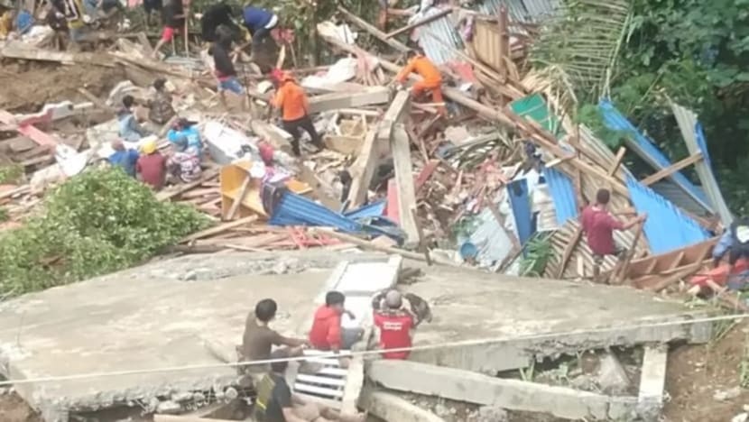 Bencana longsor Tana Toraja: 18 tewas, Gubernur Sulsel serahkan bantuan untuk korban