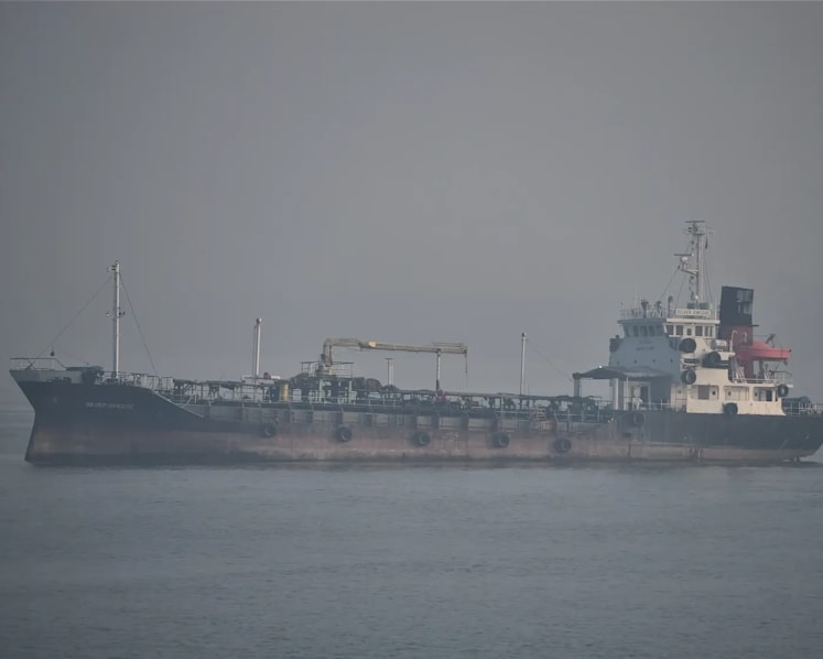 Tanker sinks in Singapore waters off Pedra Branca, all crew members rescued