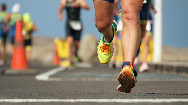 我国水陆两项接力赛传佳绩 女队夺铜男队摘银