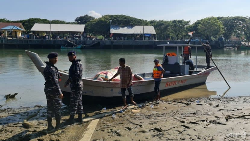 Indonesia benarkan bot pelarian Rohingya mendarat atas dasar kemanusiaan Indonesia benarkan bot pelarian Rohingya mendarat atas dasar kemanusiaan