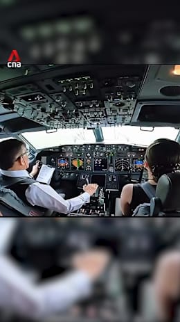 Thai king, queen pilot own plane to Hanoi for state visit