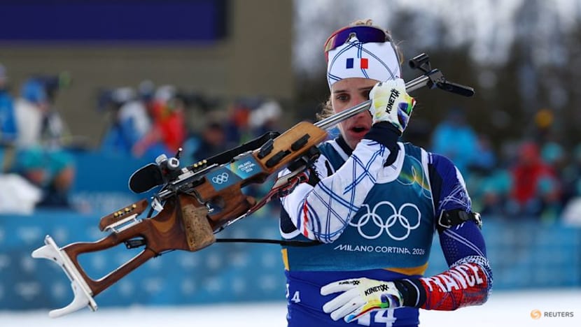 Biathlon-Simon shows nerves of steel as France sweep to mixed relay gold