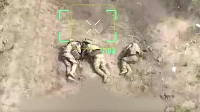 CNN：乌正调查28起投降士兵在前线遭俄杀害事件