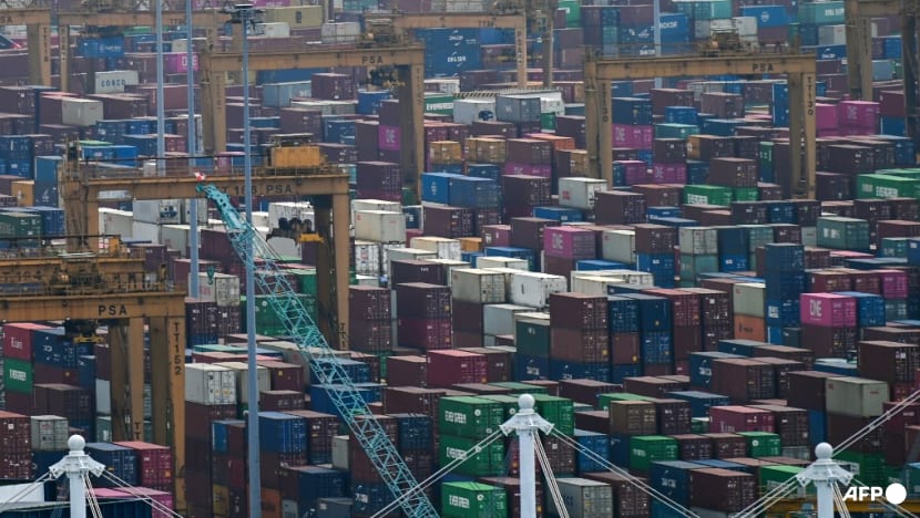 Singapore's key exports fall 2.1% in January after two months of expansion Singapore's key exports fall 2.1% in January after two months of expansion