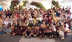 Perhimpunan Hari Raya keluarga lebih 100 anggota di dewan lebih memudahkan, semakin bermakna