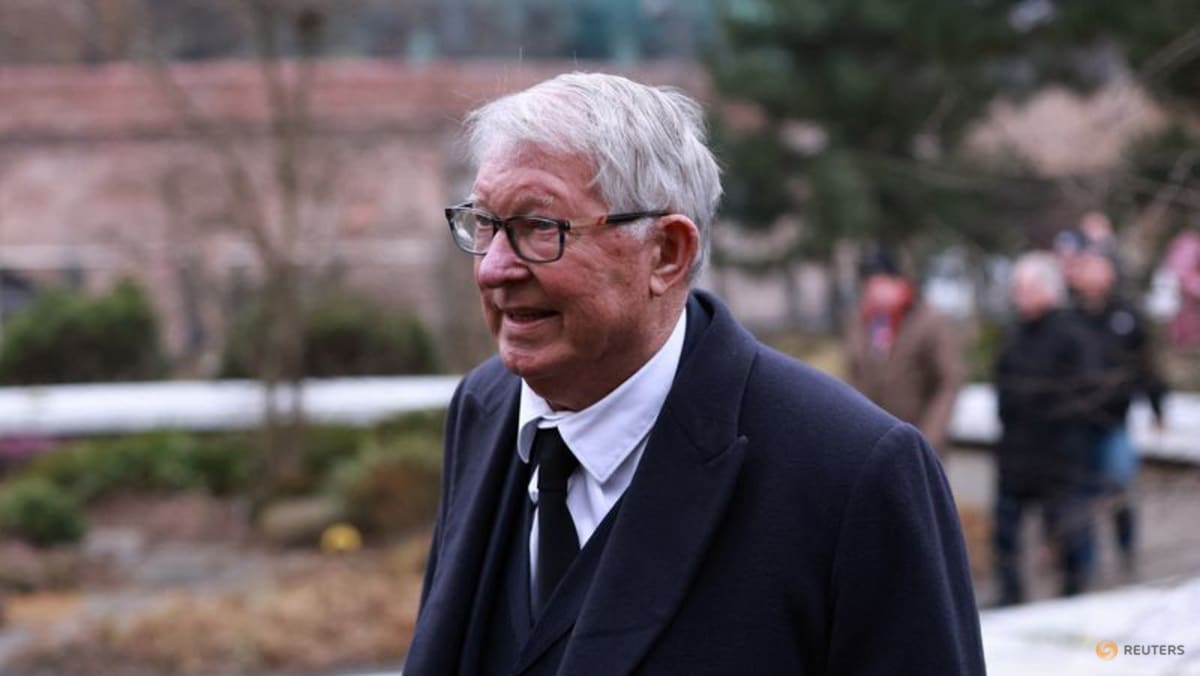 Sir Alex Ferguson taken to hospital before Man Utd win; Carrick hailed as heir — image 1