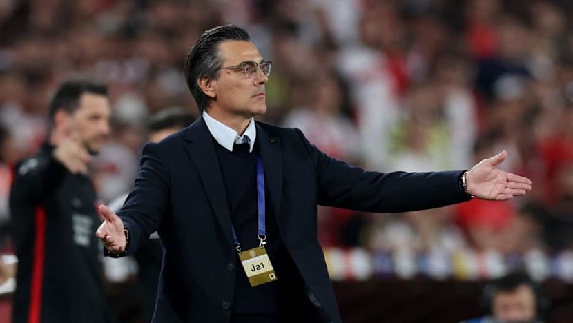 Montella sticks with experience in Turkey World Cup squad