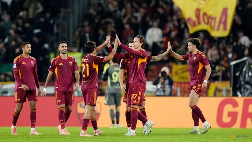 Roma beat Parma 2-1 to keep pace with leaders Napoli