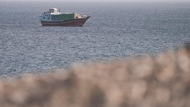 伊朗据报拒绝阿曼提出的霍峡区域联合管理方案