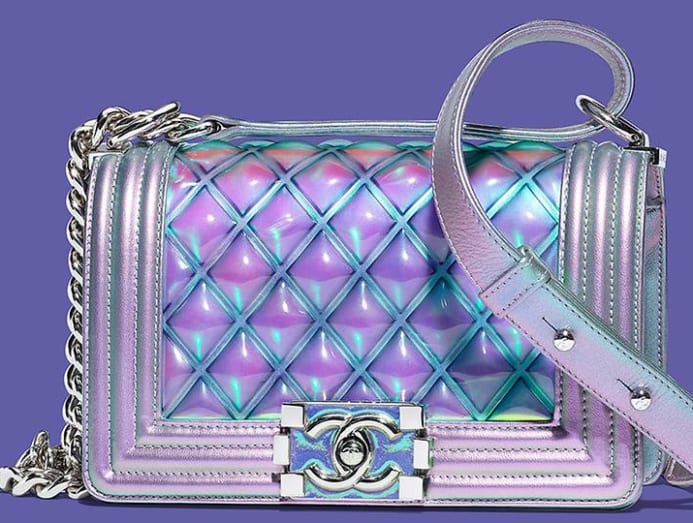 The Chanel 19 bag is Karl Lagerfeld s last gift to the fashion world CNA Luxury