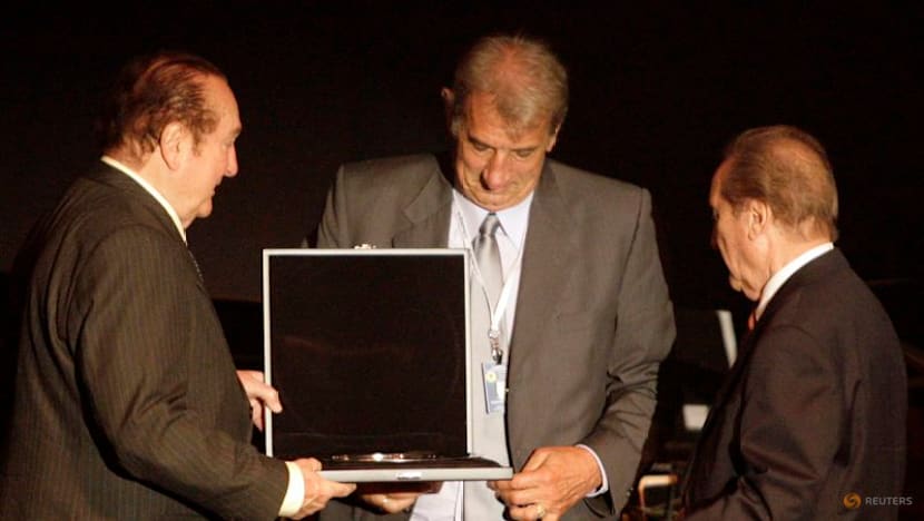 Former Argentina World Cup captain Rattin dies aged 89
