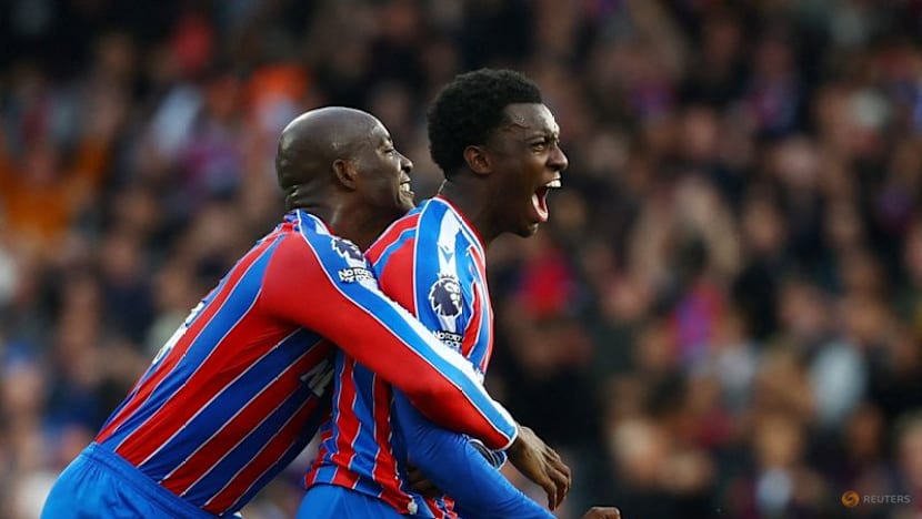 Nketiah's late winner downs Liverpool 2-1 to send Palace second