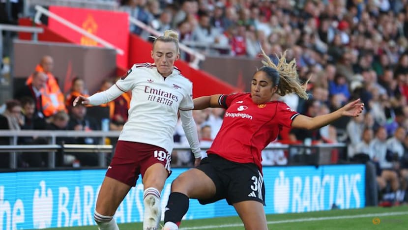 Chelsea go top of WSL as Man United and Arsenal play out a goalless draw