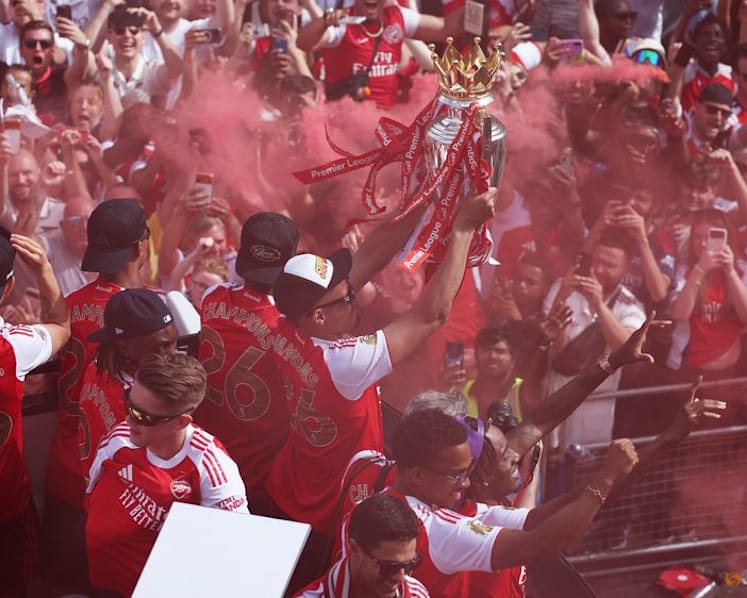 Arsenal paint London red with victory parade after Premier League title win