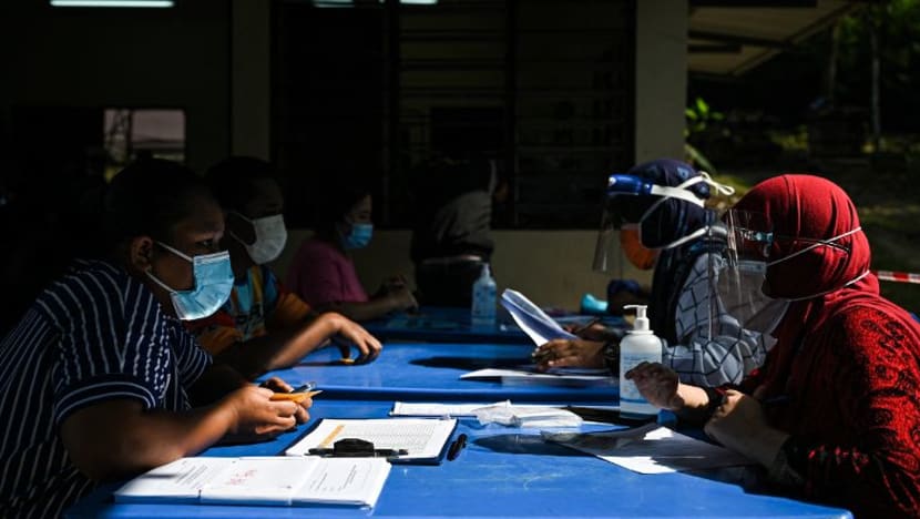Kes baru COVID-19 M'sia turun sedikit setelah jangkaui 17,000 dua hari berturut-turut Kes baru COVID-19 M'sia turun sedikit setelah jangkaui 17,000 dua hari berturut-turut