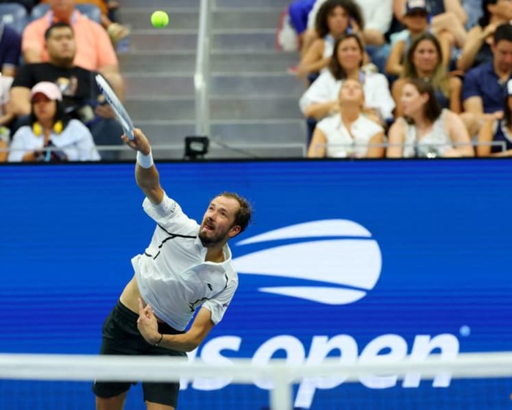 Drama-free Medvedev eases into US Open second round