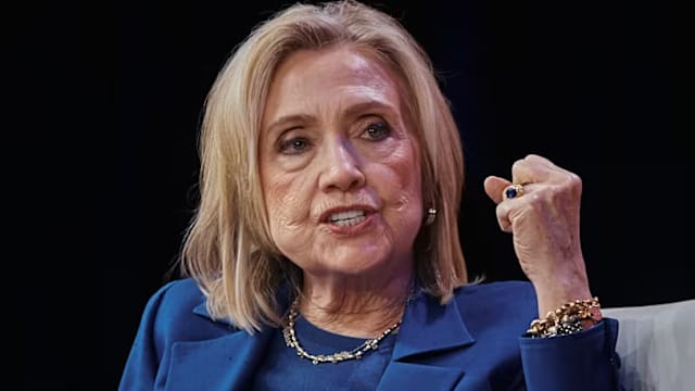 希拉莉在国会接受问讯 吁特朗普就他和爱泼斯坦关系供证