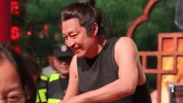 马景涛急复工，亲发瓶装水“心酸画面”流出