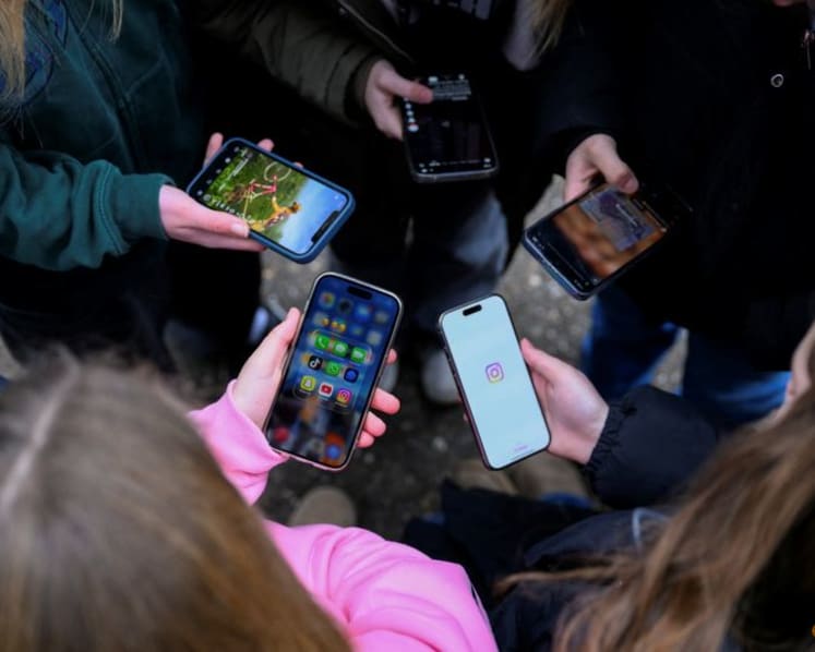German expert panel suggests social media ban for under-13s