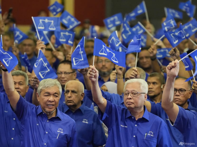 Barisan Nasional will not back either PH or PN to form the next Malaysian government: Ismail Sabri Barisan Nasional will not back either PH or PN to form the next Malaysian government: Ismail Sabri