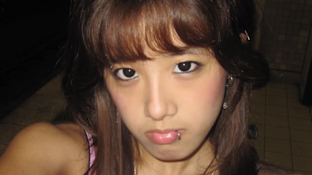 21岁生日官宣恋情？贾静雯爱女梧桐妹戴戒牵手神秘男