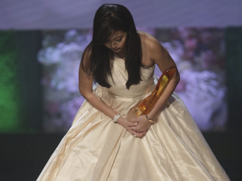 Rui En apologises at Star Awards Show 1