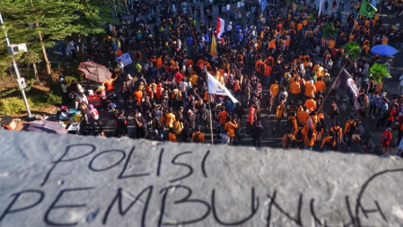 Ribuan pelajar, kumpulan sivil terus berhimpun meski kawalan diperketat di Indonesia