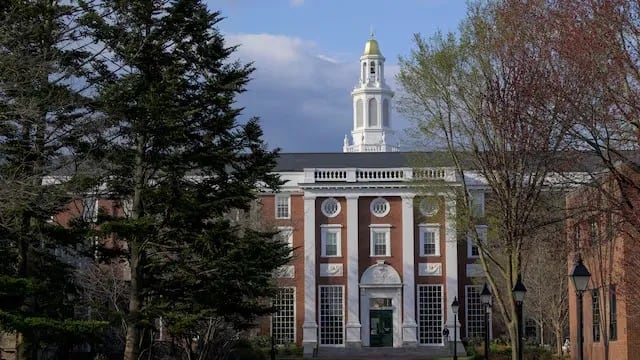 美国政府再削减对哈佛大学的拨款
