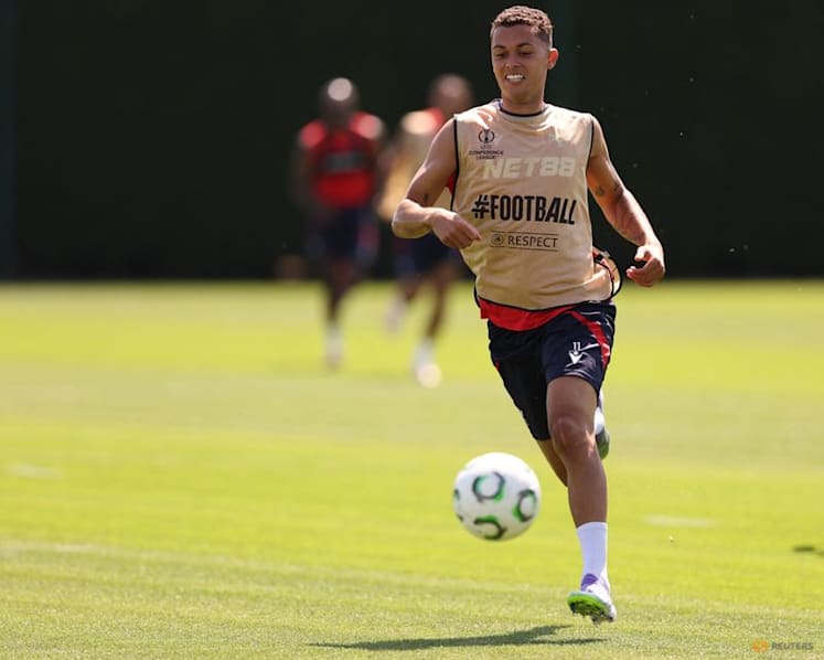 Everton, Palace complete Johnson-McNeil swap deal