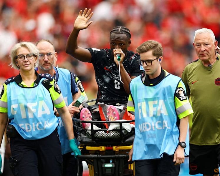 Qatar's sports minister, Madibo visit Canada's injured Kone