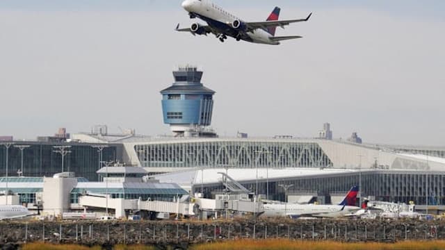 美国因天气恶劣 限制纽约和费城机场航班起降速度