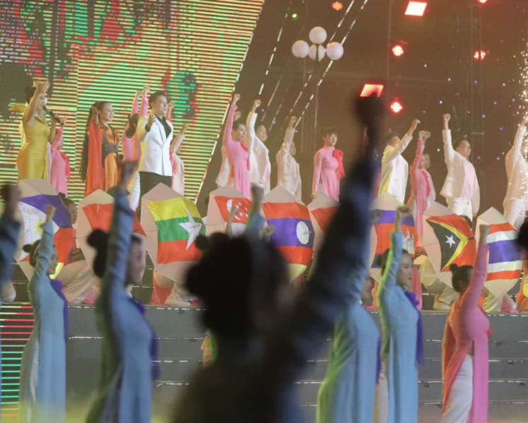 Vietnam SEA Games closes with a showcase of music and culture